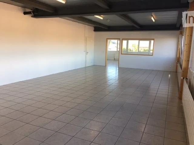 Espace commercial 180 m² – utilisable de manière flexible avec ascenseur 1,5 tonnes