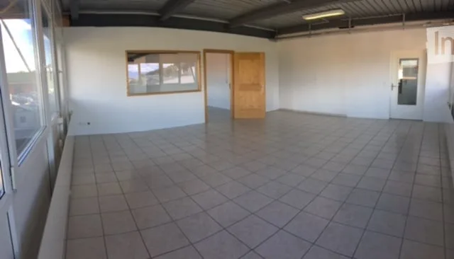 Espace commercial 180 m² – utilisable de manière flexible avec ascenseur 1,5 tonnes
