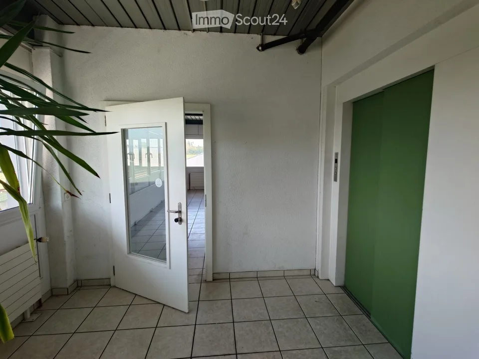 Espace commercial 180 m² – utilisable de manière flexible avec ascenseur 1,5 tonnes