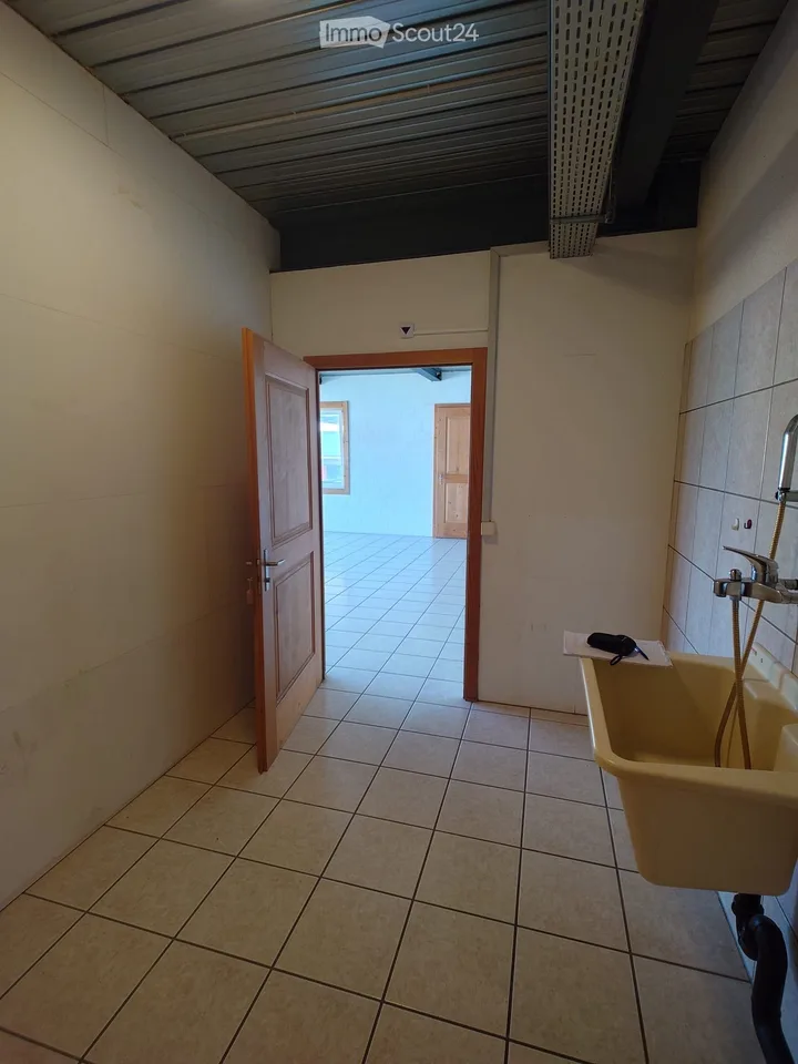 Espace commercial 180 m² – utilisable de manière flexible avec ascenseur 1,5 tonnes
