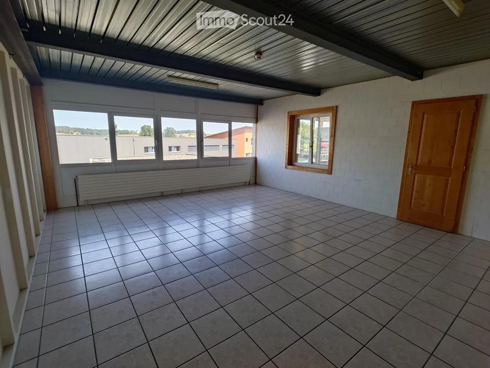Espace commercial 180 m² – utilisable de manière flexible avec ascenseur 1,5 tonnes