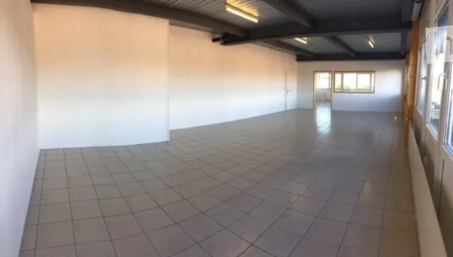 Espace commercial 180 m² – utilisable de manière flexible avec ascenseur 1,5 tonnes