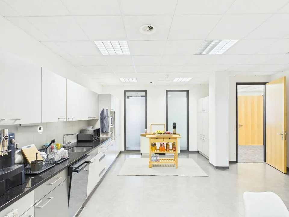 Uffici spaziosi in affitto 120 m2
