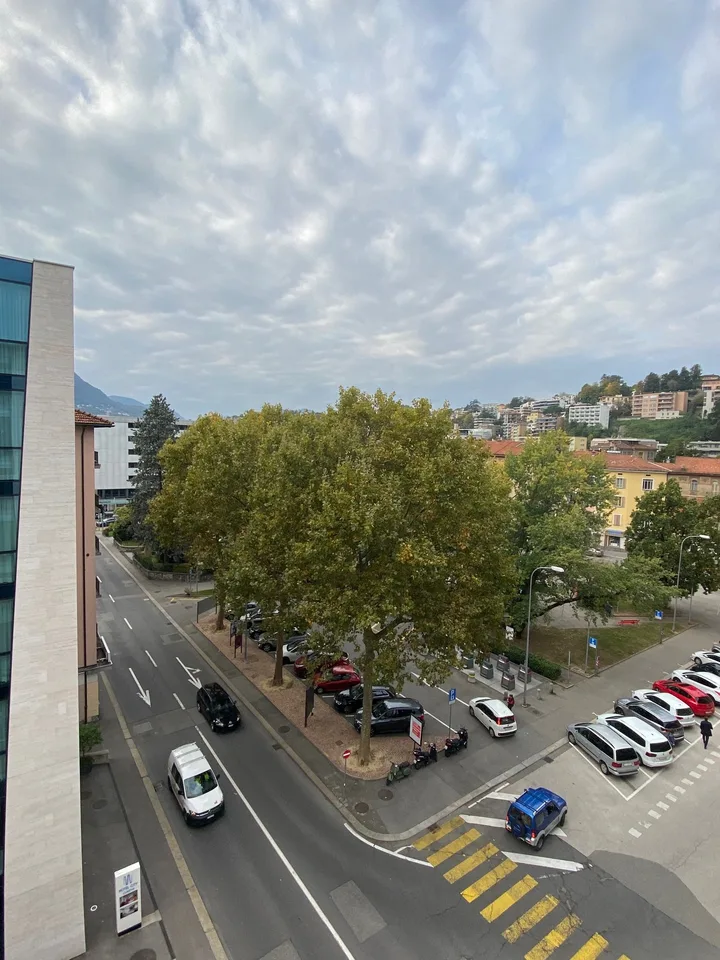 ELEGANTES 3.5 ZIMMER-WOHNUNG MIT MOBILIERUNG UND PRIVATPARKPLATZ