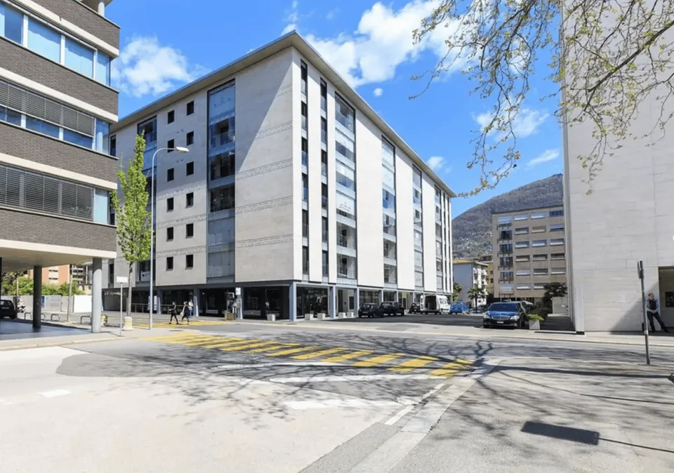 ELEGANTES 3.5 ZIMMER-WOHNUNG MIT MOBILIERUNG UND PRIVATPARKPLATZ