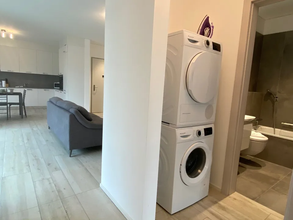 ELEGANTES 3.5 ZIMMER-WOHNUNG MIT MOBILIERUNG UND PRIVATPARKPLATZ