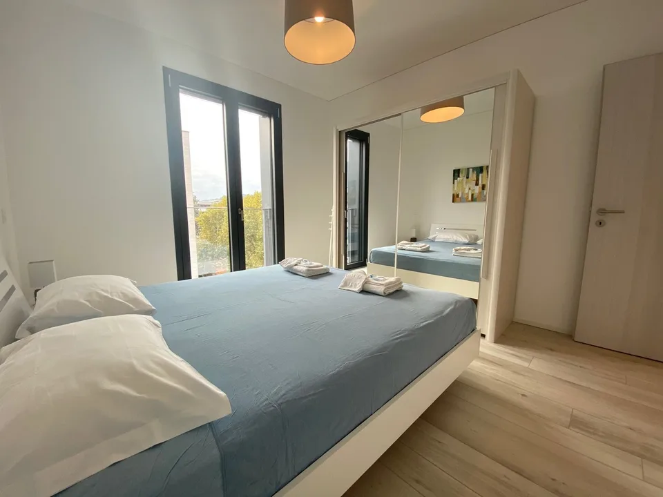 ELEGANTES 3.5 ZIMMER-WOHNUNG MIT MOBILIERUNG UND PRIVATPARKPLATZ