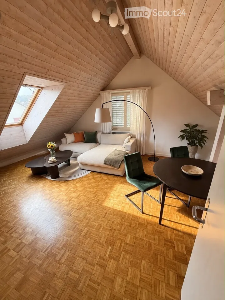 Charmante 2.5-Zimmer-Dachwohnung in Kloten