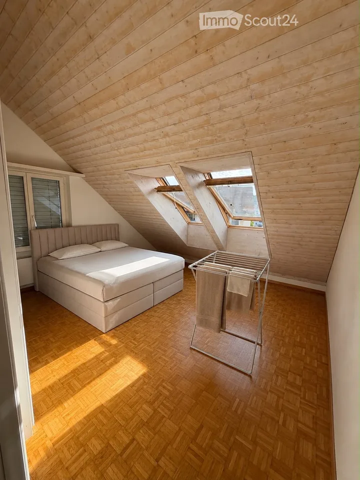 Charmante 2.5-Zimmer-Dachwohnung in Kloten