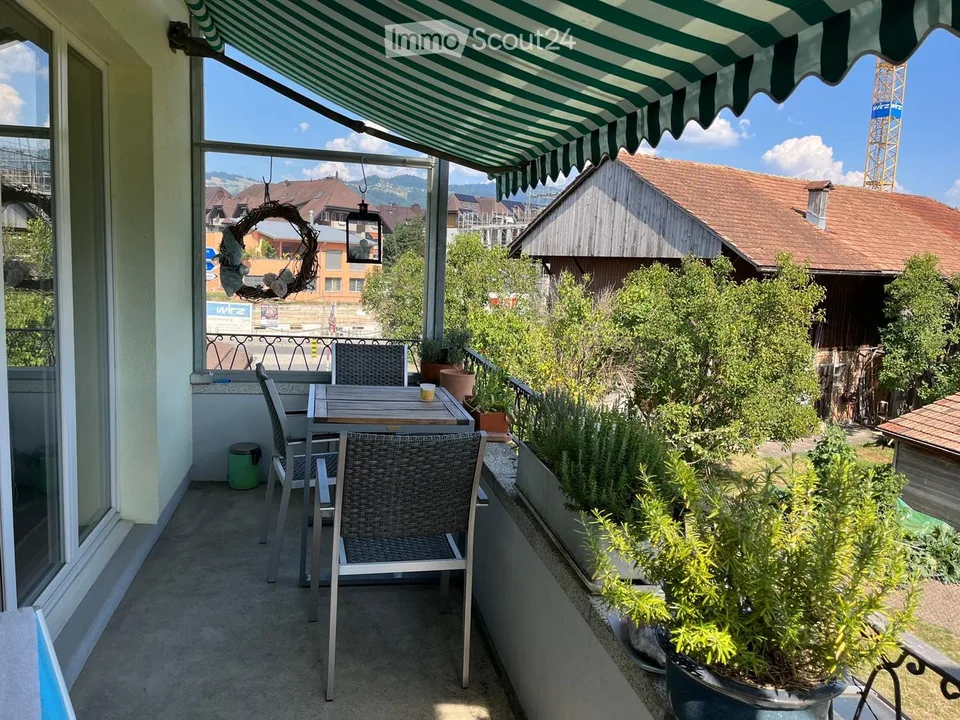 Helle 4.5-Zimmer-Wohnung mit Balkon in Gwatt/Thun