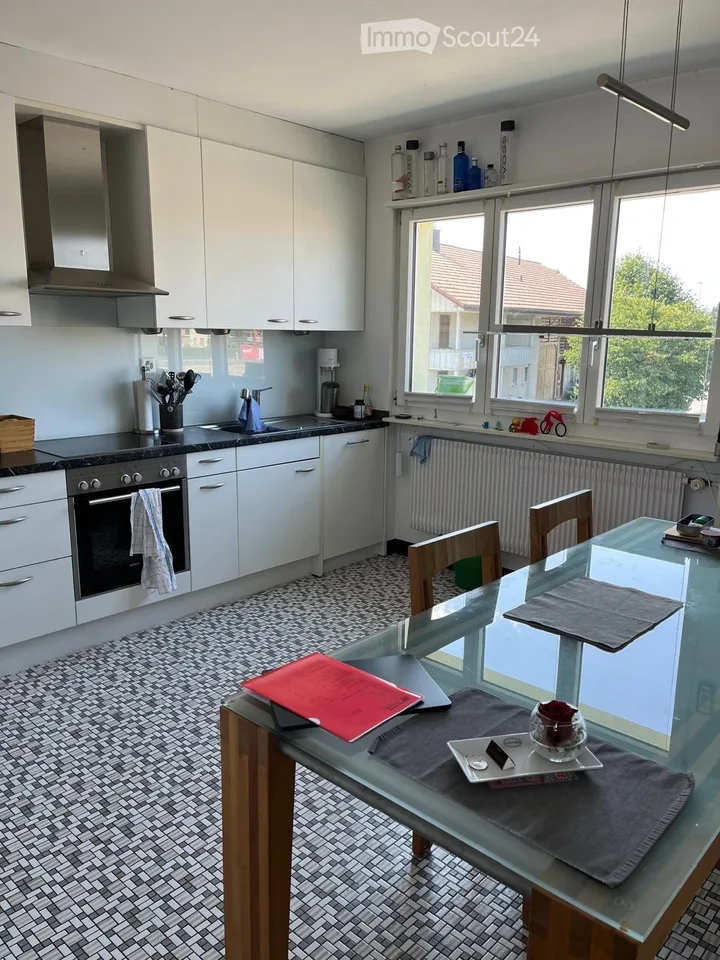 Helle 4.5-Zimmer-Wohnung mit Balkon in Gwatt/Thun