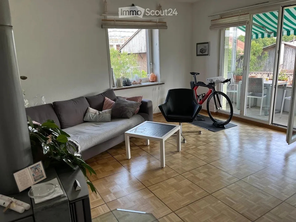 Helle 4.5-Zimmer-Wohnung mit Balkon in Gwatt/Thun