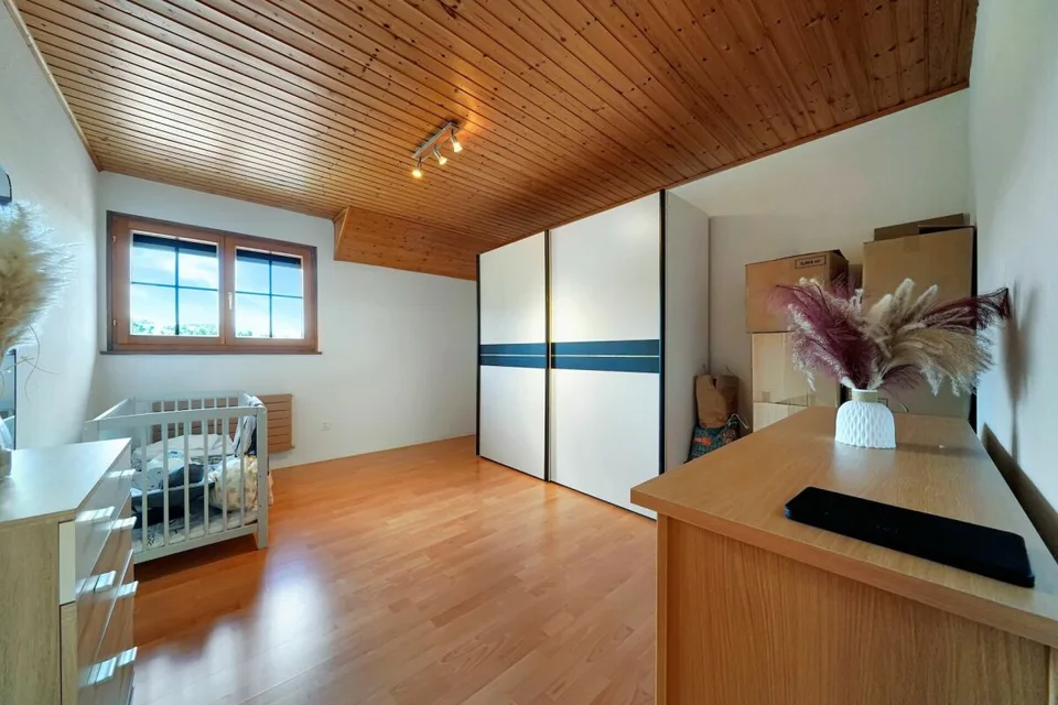 Maison individuelle détachée avec terrain attenant dans un excellent emplacement