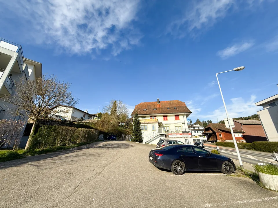 Residential and commercial building with versatile usage potential and 6.3% return