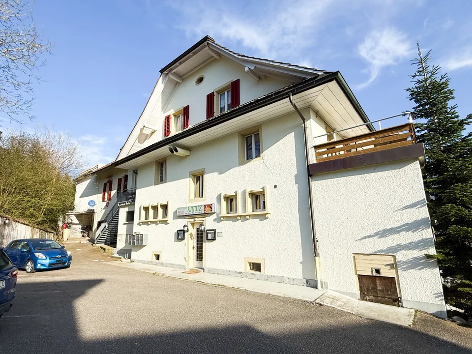 Residential and commercial building with versatile usage potential and 6.3% return