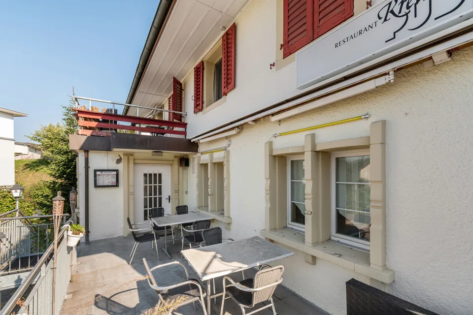 Residential and commercial building with versatile usage potential and 6.3% return