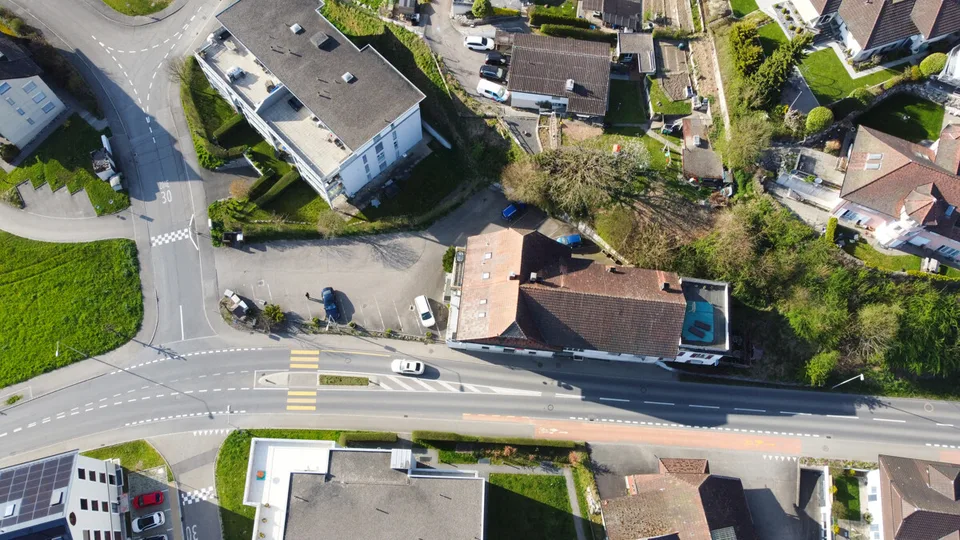 Residential and commercial building with versatile usage potential and 6.3% return