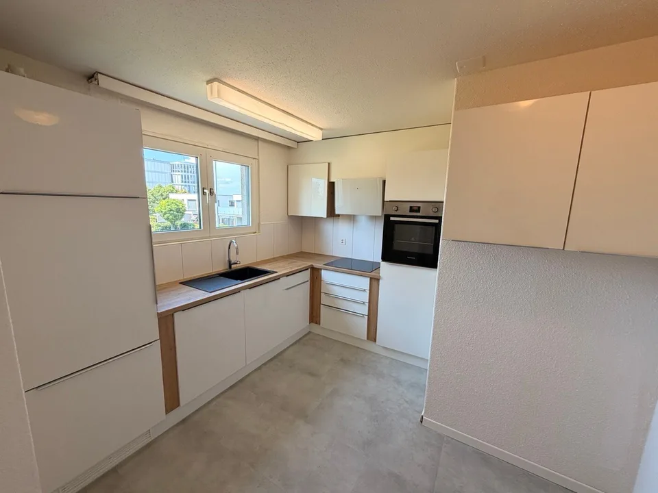 Bright 4.5-room apartment with balcony and beautiful view in Frasnacht
