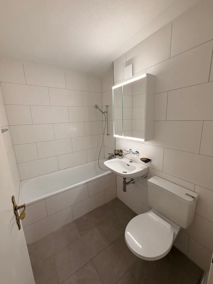 Bright 4.5-room apartment with balcony and beautiful view in Frasnacht