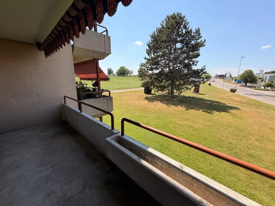 Bright 4.5-room apartment with balcony and beautiful view in Frasnacht