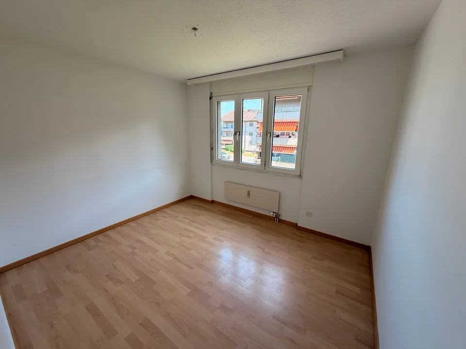 Bright 4.5-room apartment with balcony and beautiful view in Frasnacht