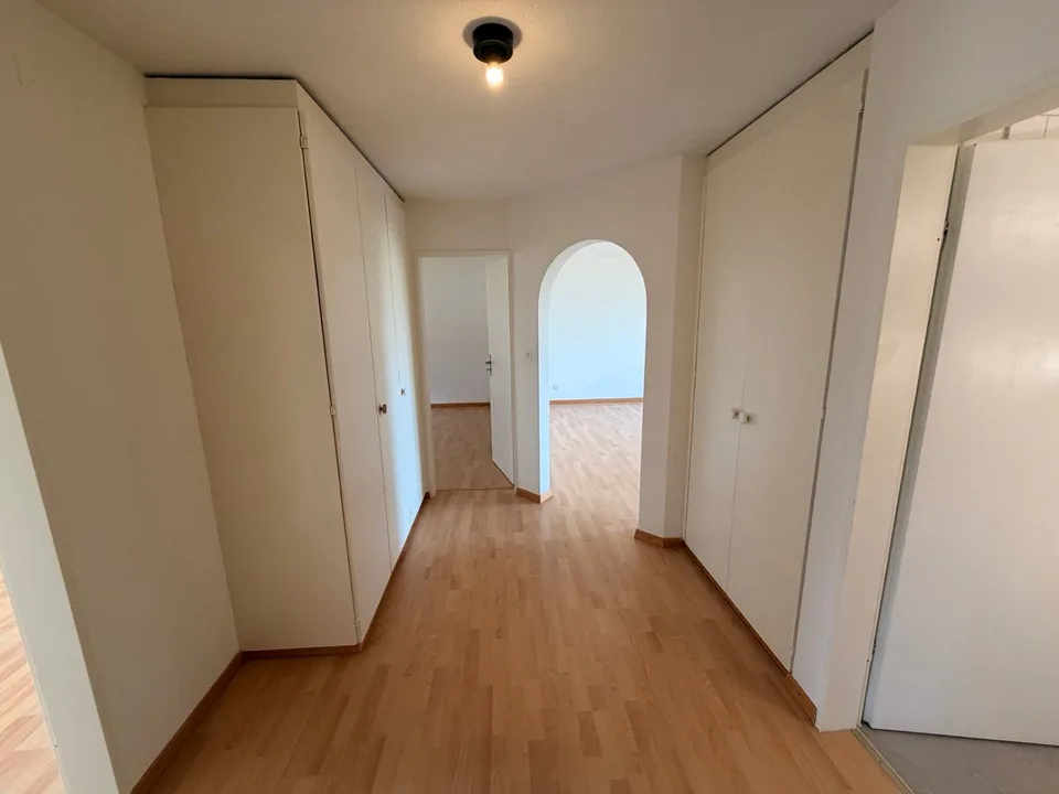 Bright 4.5-room apartment with balcony and beautiful view in Frasnacht