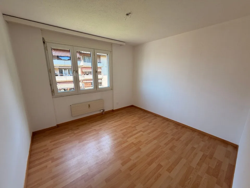 Bright 4.5-room apartment with balcony and beautiful view in Frasnacht