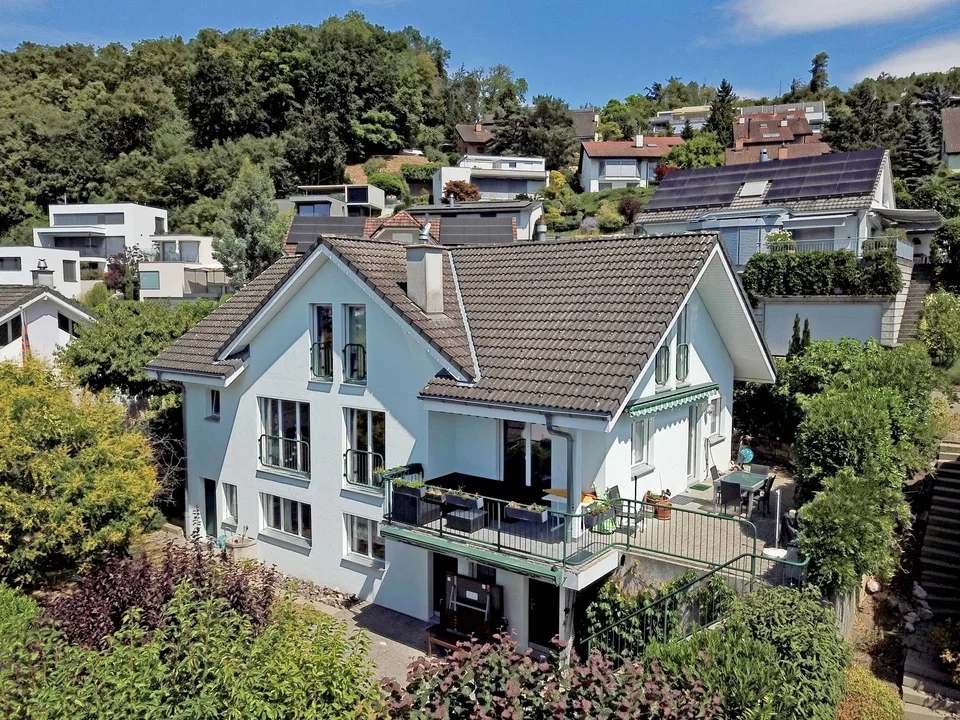 Familienhaus mit Weitsicht und viel Platz in Münchenstein