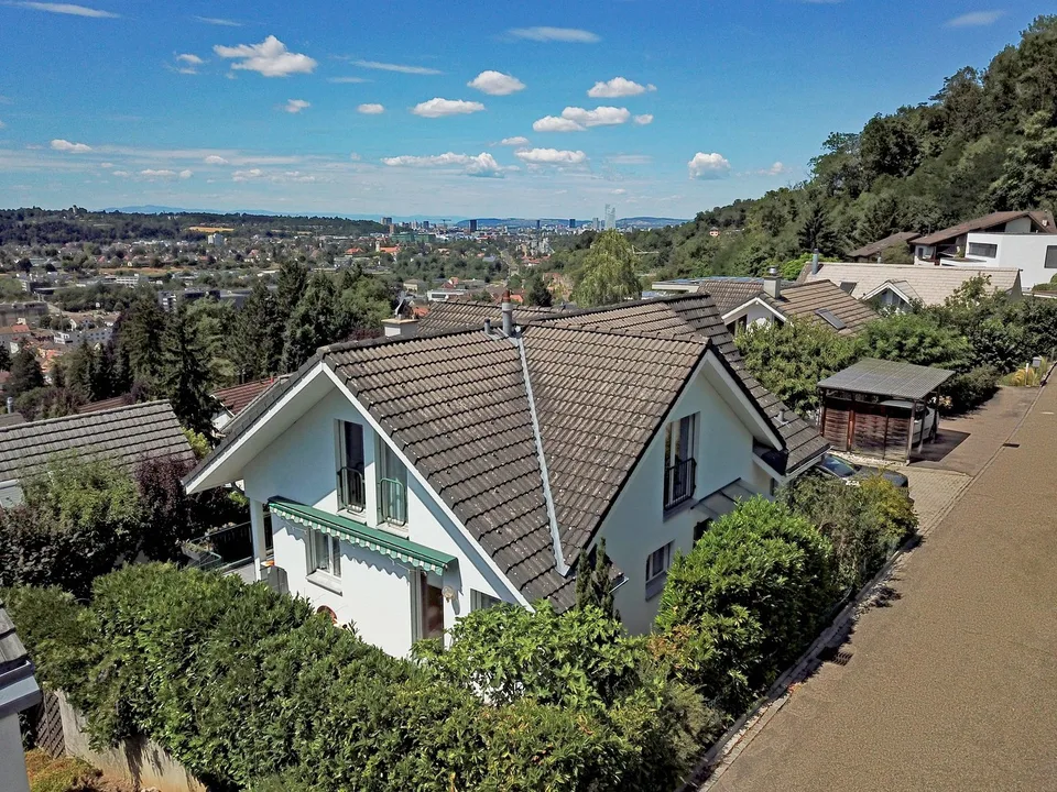 Maison de famille avec une belle vue et beaucoup d'espace à Münchenstein