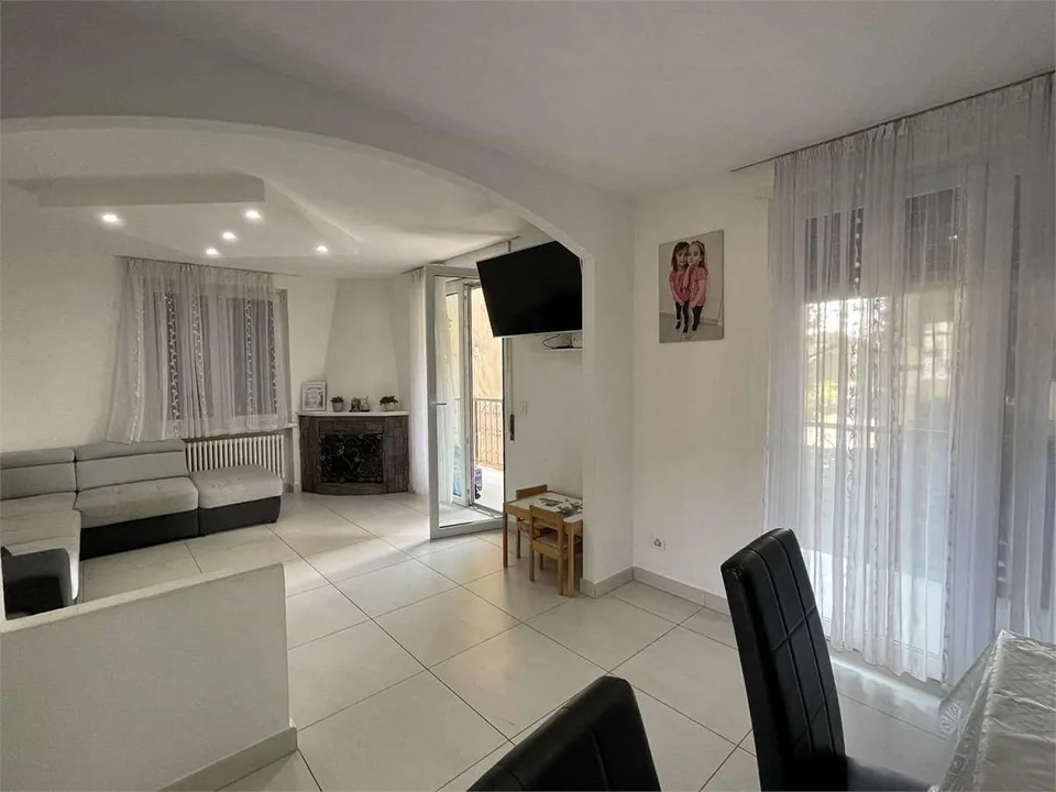 Sunny, Spacious, Independent House with two Apartments, 3.5 rooms, Terrace, Garden