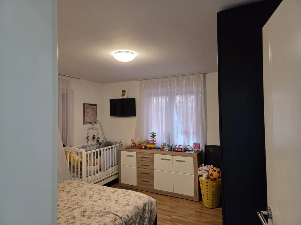 Sunny, Spacious, Independent House with two Apartments, 3.5 rooms, Terrace, Garden