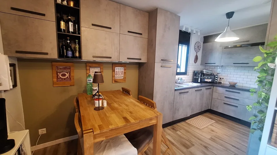 Sunny, Comfortable Apartment with large Terrace, Parking Space