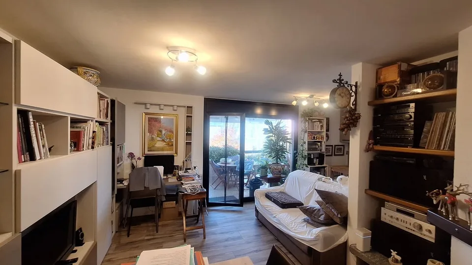 Sunny, Comfortable Apartment with large Terrace, Parking Space