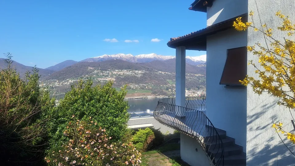 Tranquillità,  Stupenda Vista,  Casa   Indipendente con Terreno Edificabile