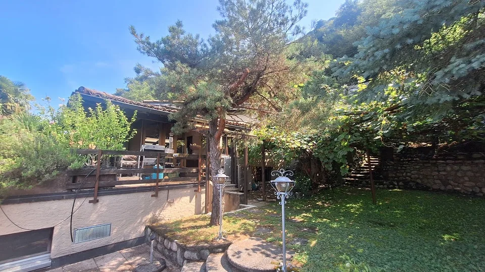 Sunny, Quiet, Spacious Independent Villa with garden, pool