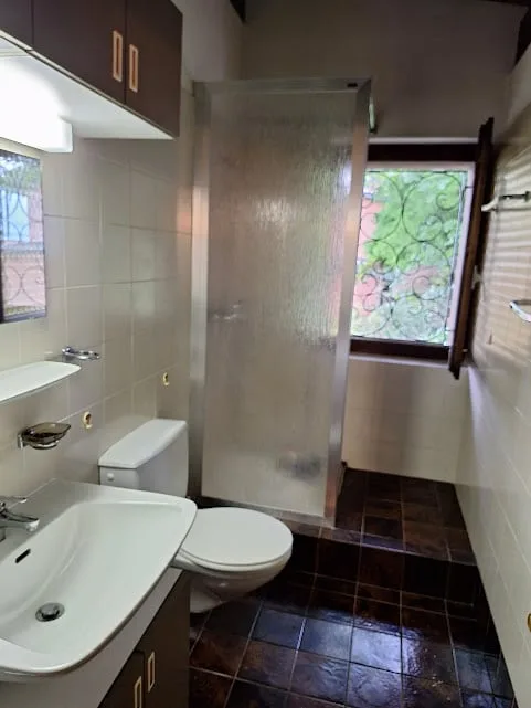Sunny, Quiet, Spacious Independent Villa with garden, pool