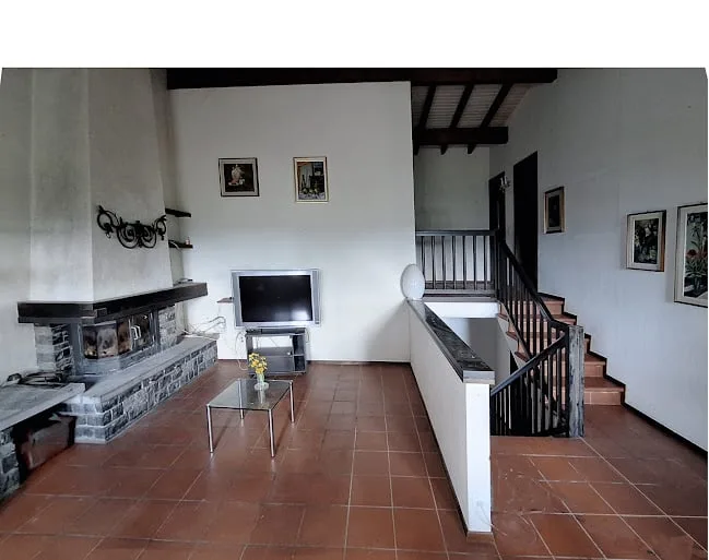 Sunny, Quiet, Spacious Independent Villa with garden, pool