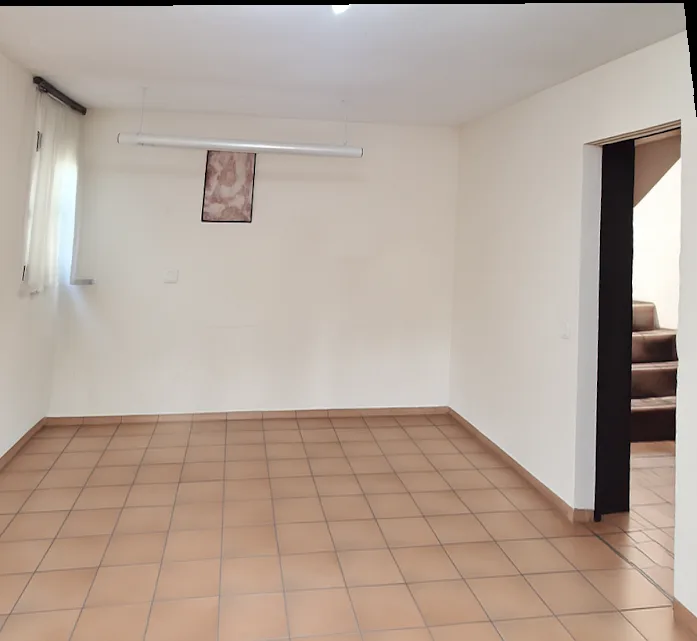 Sunny, Quiet, Spacious Independent Villa with garden, pool