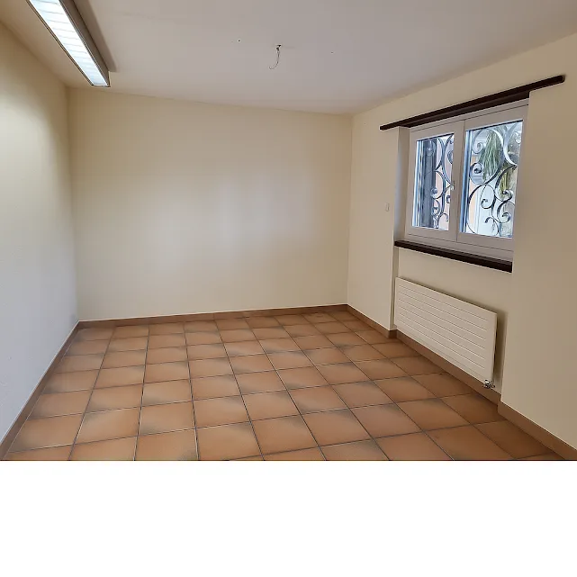Sunny, Quiet, Spacious Independent Villa with garden, pool