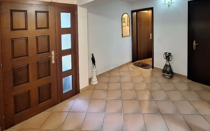 Sunny, Quiet, Spacious Independent Villa with garden, pool