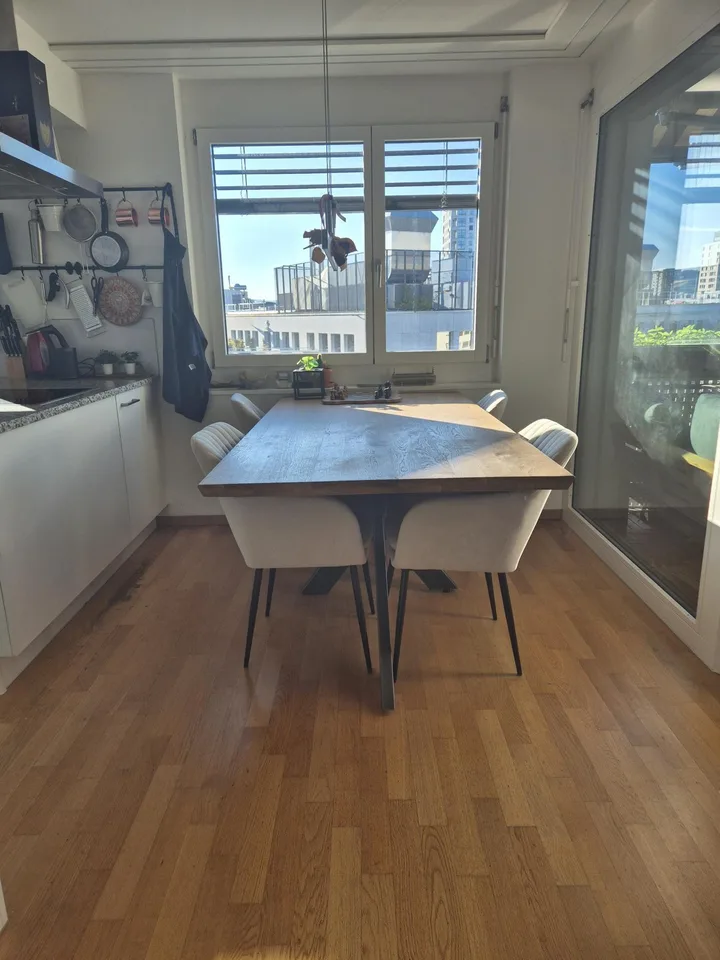 Möblierte 2.5-Zimmer-Wohnung mit grossem Balkon in Zürich-Altstetten
