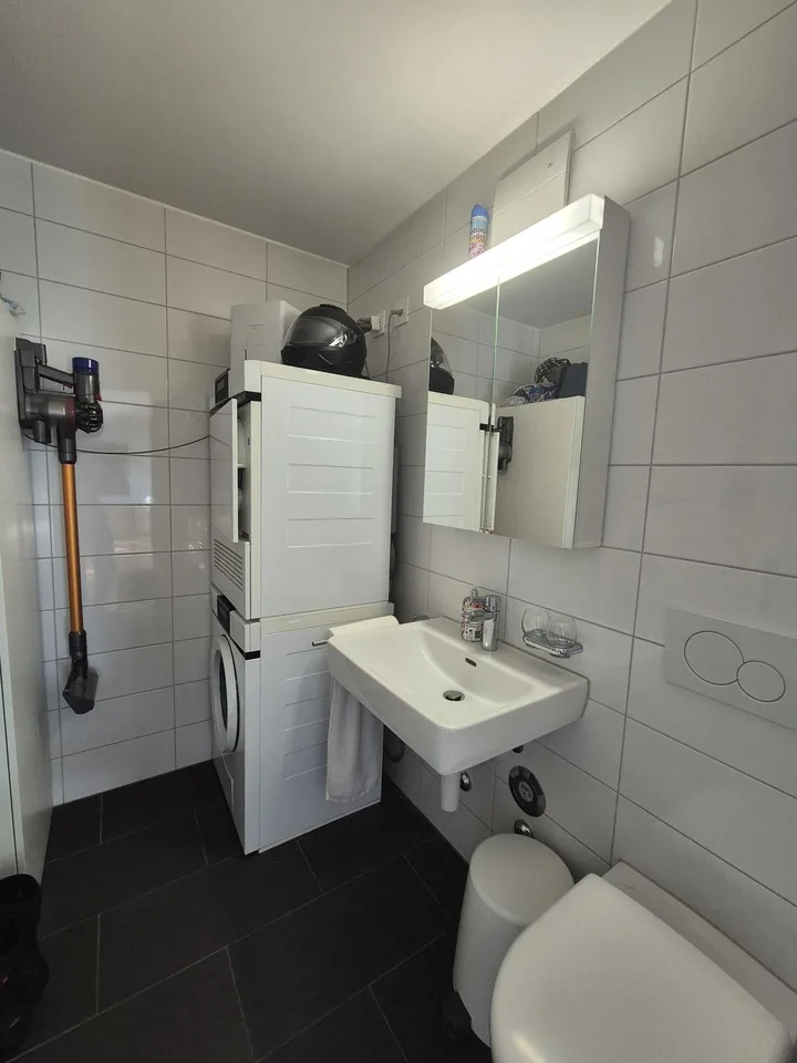 Möblierte 2.5-Zimmer-Wohnung mit grossem Balkon in Zürich-Altstetten