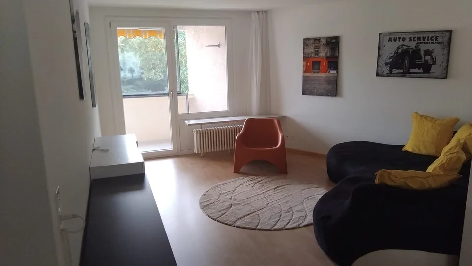 Chambre meublée avec balcon et vue sur la forêt à Rombach près d'Aarau