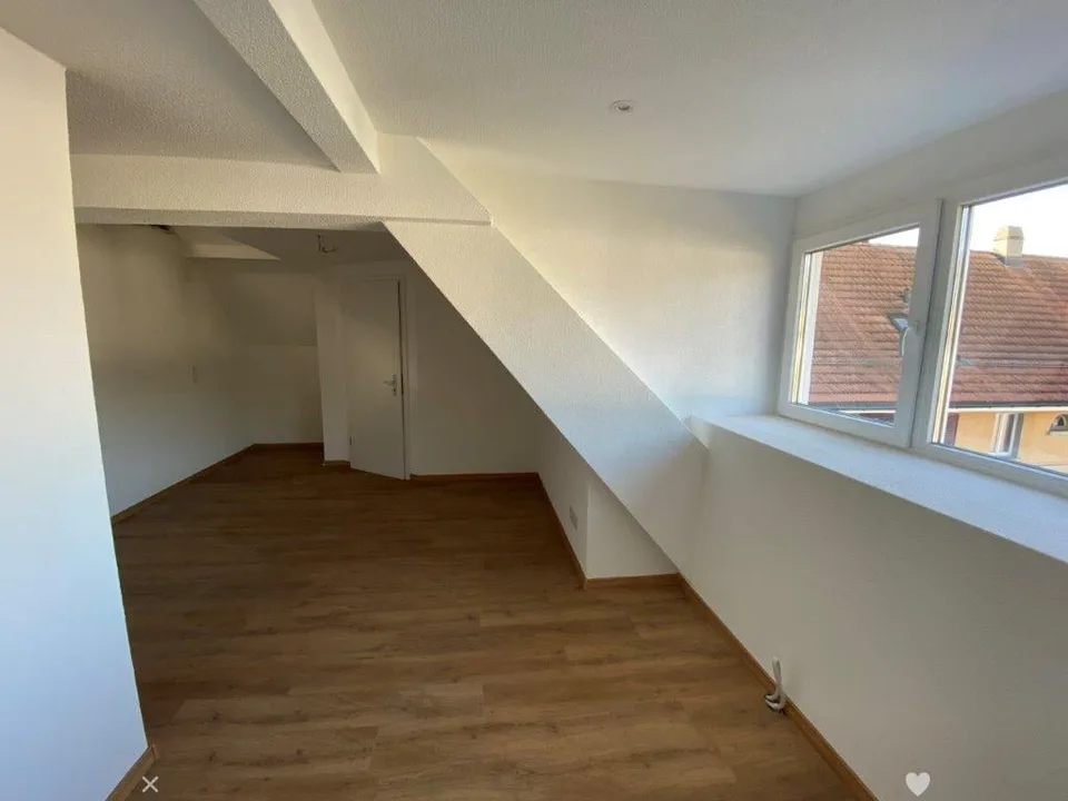 Charmante 1-Zimmer-Dachwohnung mit Estrich zu vermieten