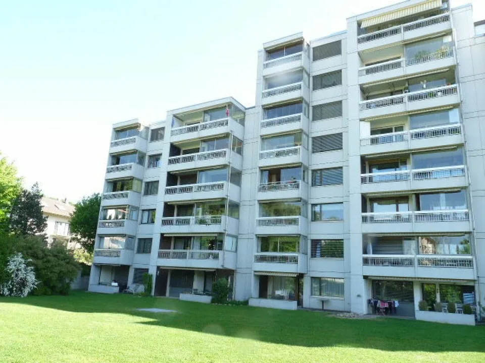 Grosszügige 3 1/2-Zimmerwohnung inkl. Autoeinstellplatz zu verkaufen!