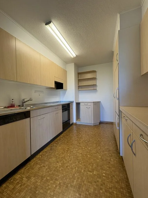 Grosszügige 3 1/2-Zimmerwohnung inkl. Autoeinstellplatz zu verkaufen!