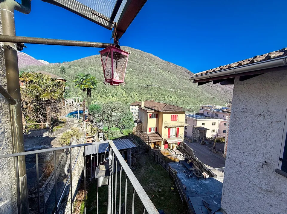 Casa di 5.5 Locali a Intragna