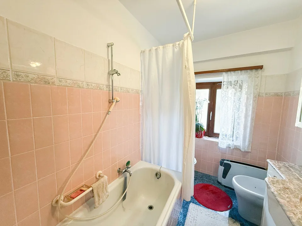 Casa di 5.5 Locali a Intragna