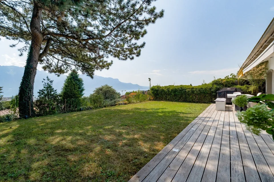 Exceptional Semi-Detached Villa with Panoramic Views of Lake Geneva and the Alps in Vevey