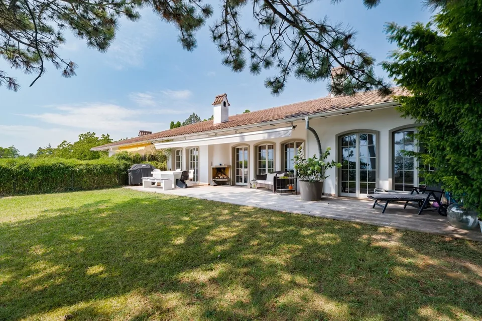Exceptional Semi-Detached Villa with Panoramic Views of Lake Geneva and the Alps in Vevey